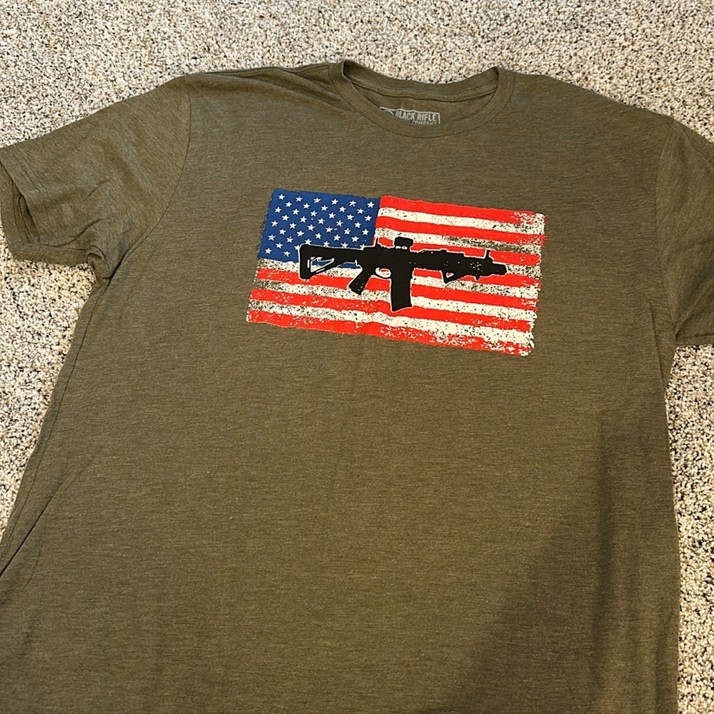 New never worn Black Rifle tee sz camo green